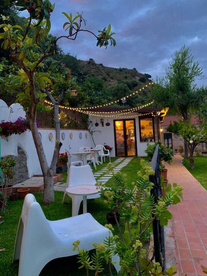B&B Villa Vittoria Giardini-Naxos Exterior foto